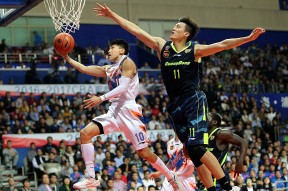 新奥尔良鹈鹕迎CBA季后赛关键赛；今晚手感冰凉；震撼外界；轮换策略成焦点(nba最前线)-竞技宝体育