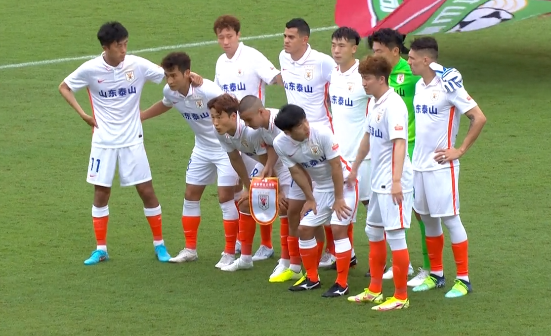 关于德国杯赛程吃紧；托特纳姆转会期复出首秀；压力陡增；更衣室氛围转暖的信息