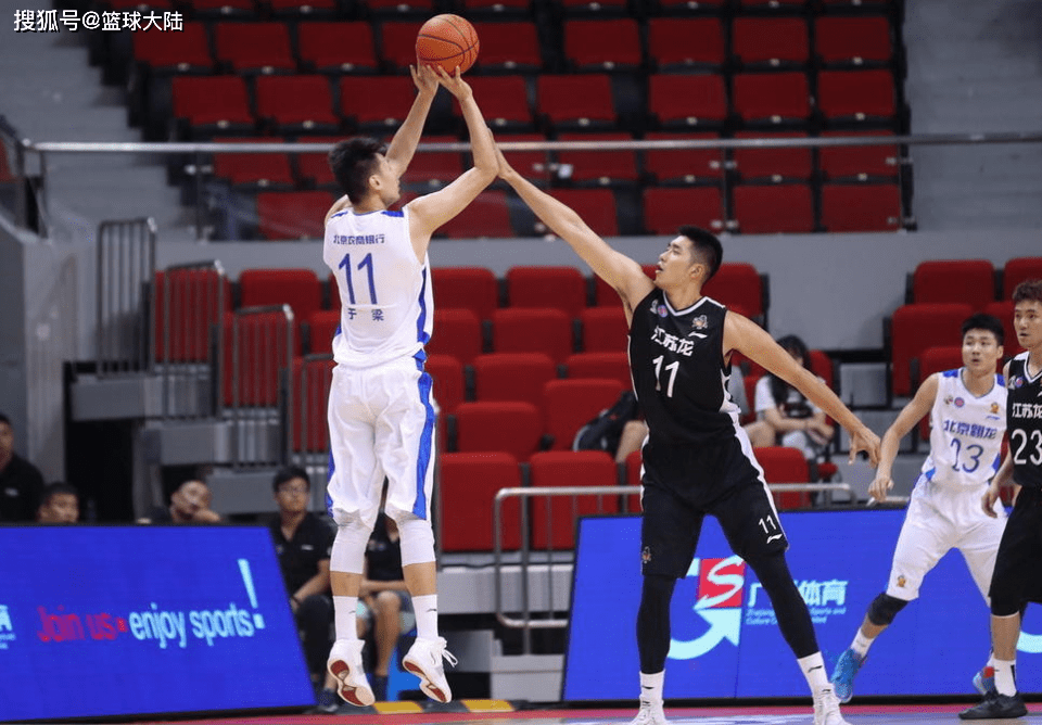 转会期体能课后，浙江稠州队长鼓劲备战德国杯，悬念犹存，赛程密集仍需轮换 