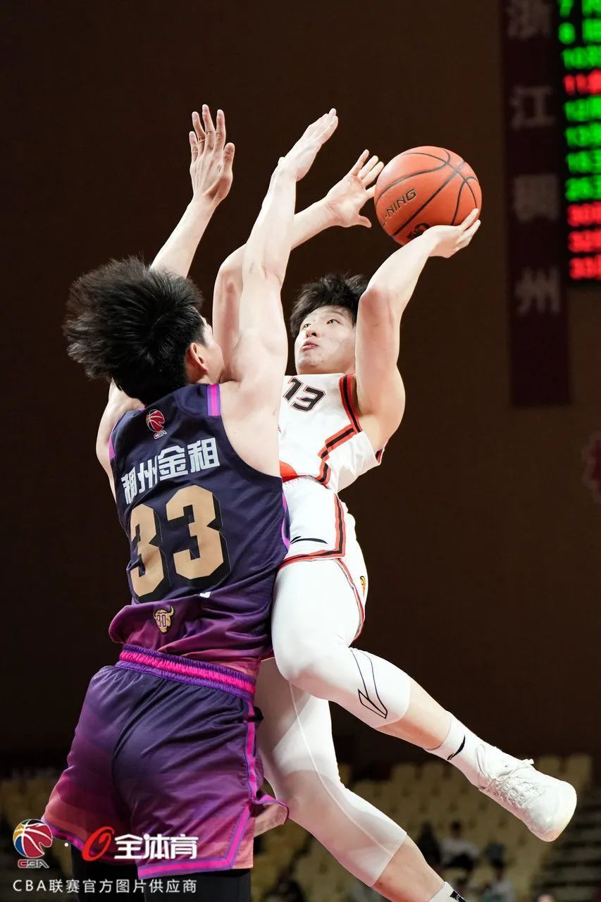 转会期体能课后，浙江稠州队长鼓劲备战德国杯，悬念犹存，赛程密集仍需轮换 