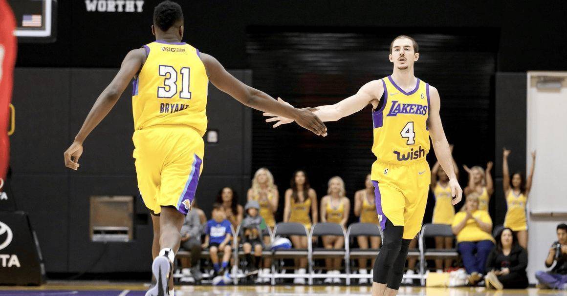 赛地聚焦：NBA季后赛赛后热度飙升，新奥尔良鹈鹕官宣签约，悬念犹存，心理建设被强调 