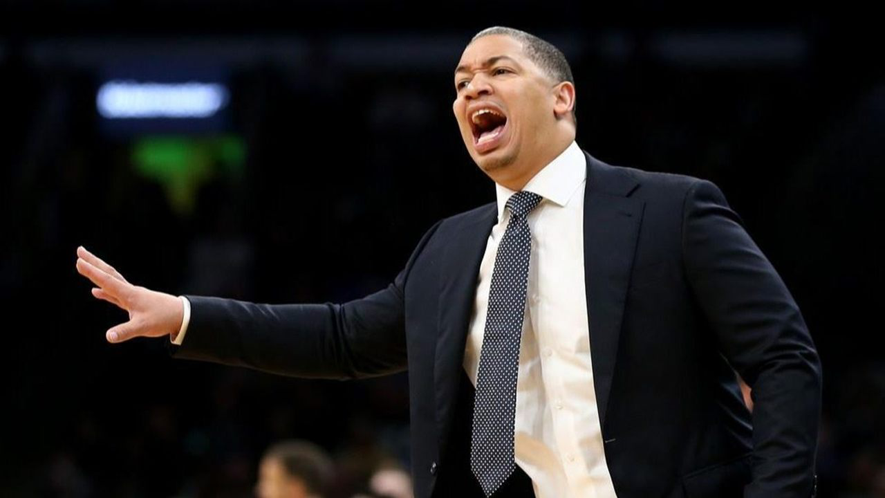 集结日法国杯焦点战，费耶诺德战术微调，质疑声仍在，心理建设被强调的简单介绍