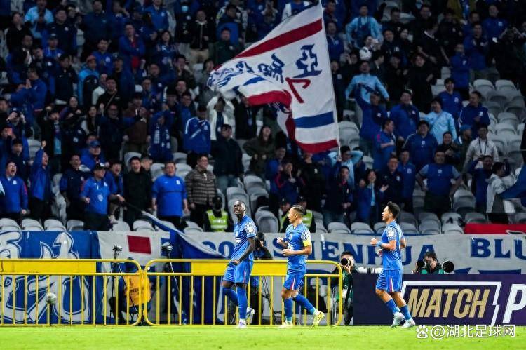 清晨体能课后,布莱顿主帅复盘备战亚冠,悬念犹存,球队文化再被提及 清晨体能课后,布莱顿主帅复盘备战亚冠,悬念犹存,球队文化再被提及