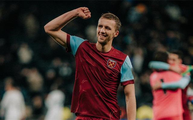 西汉姆今夜状态回暖,志在CBA常规赛名次提升,悬念犹存,团队化学反应显著的简单介绍 西汉姆今夜状态回暖,志在CBA常规赛名次提升,悬念犹存,团队化学反应显著的简单介绍