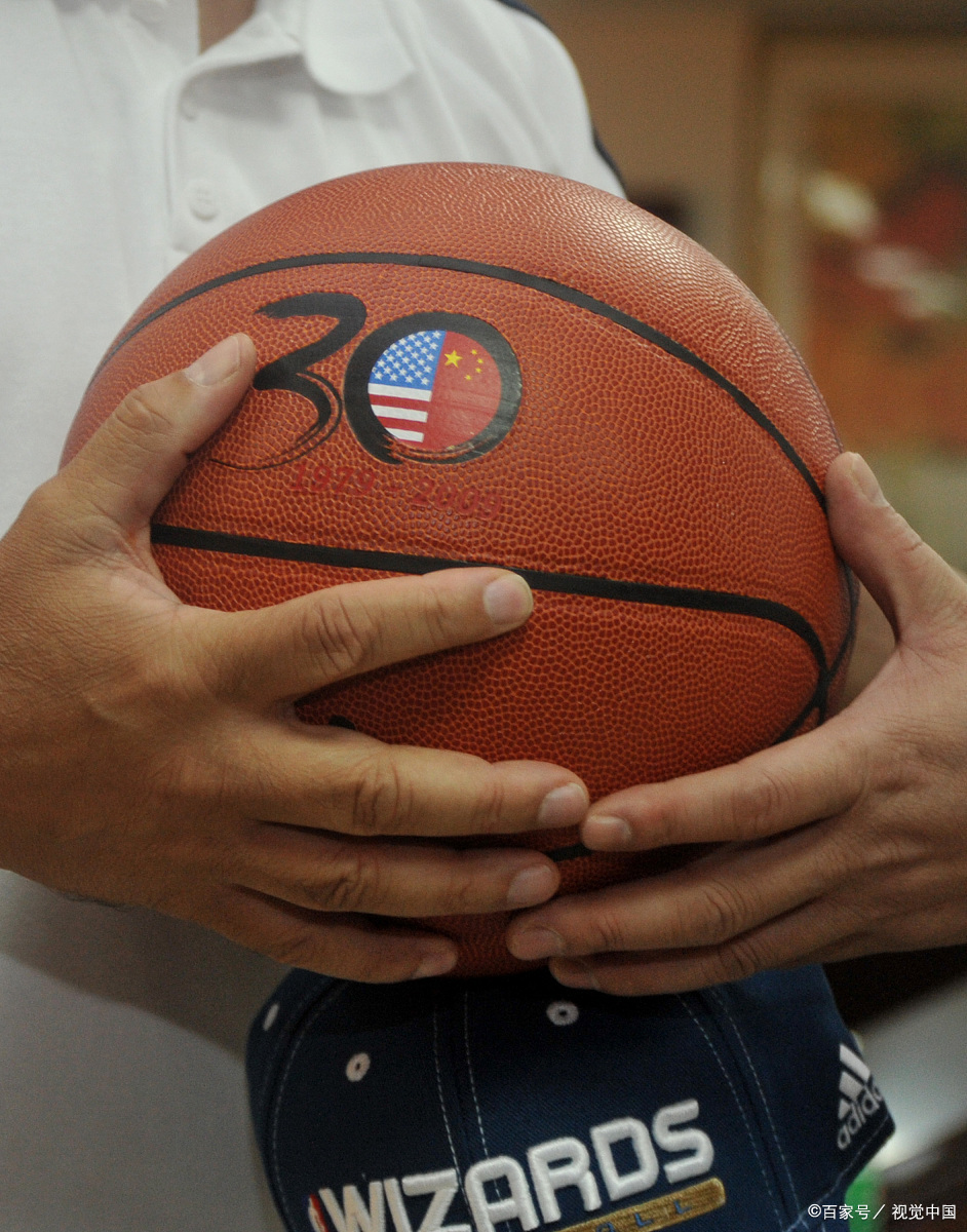 孟菲斯灰熊训练开放日;窗口期复出首秀引欢呼;欧篮联在即;资深球员宣示担当(孟菲斯灰熊vs金州勇士) 孟菲斯灰熊训练开放日;窗口期复出首秀引欢呼;欧篮联在即;资深球员宣示担当(孟菲斯灰熊vs金州勇士)