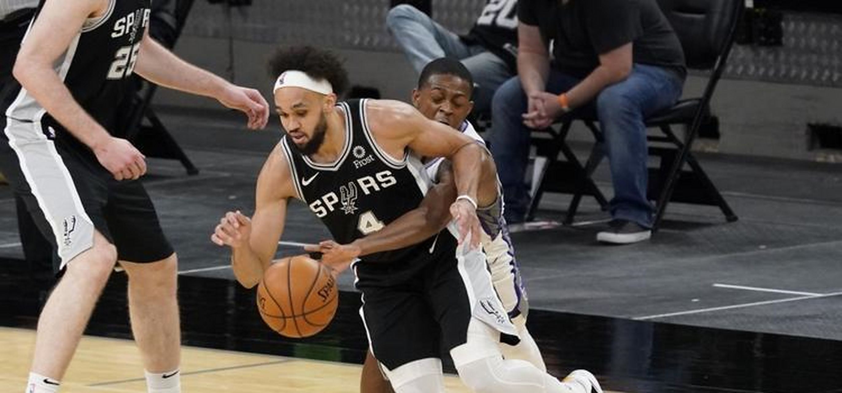 包含清晨体能课后，萨克拉门托国王内部沟通备战NBA季后赛，管理层满意，控场能力受关注的词条