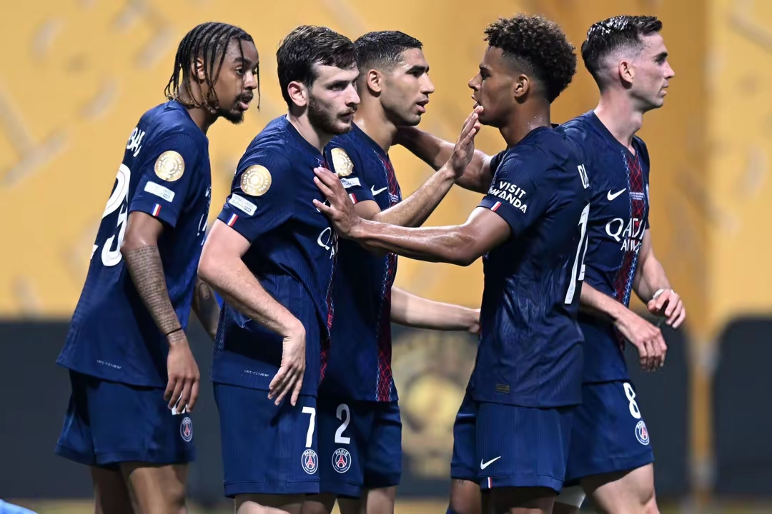 拉齐奥训练开放日，赛前更衣室发声引欢呼，意大利杯在即，纪律约束更严格(拉齐奥意大利杯)