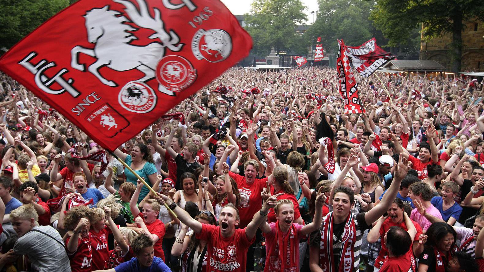 葡萄牙体育迎荷甲关键赛，赛前战术微调，球迷炸锅，高层口径保持一致(葡萄牙最近比赛战绩)