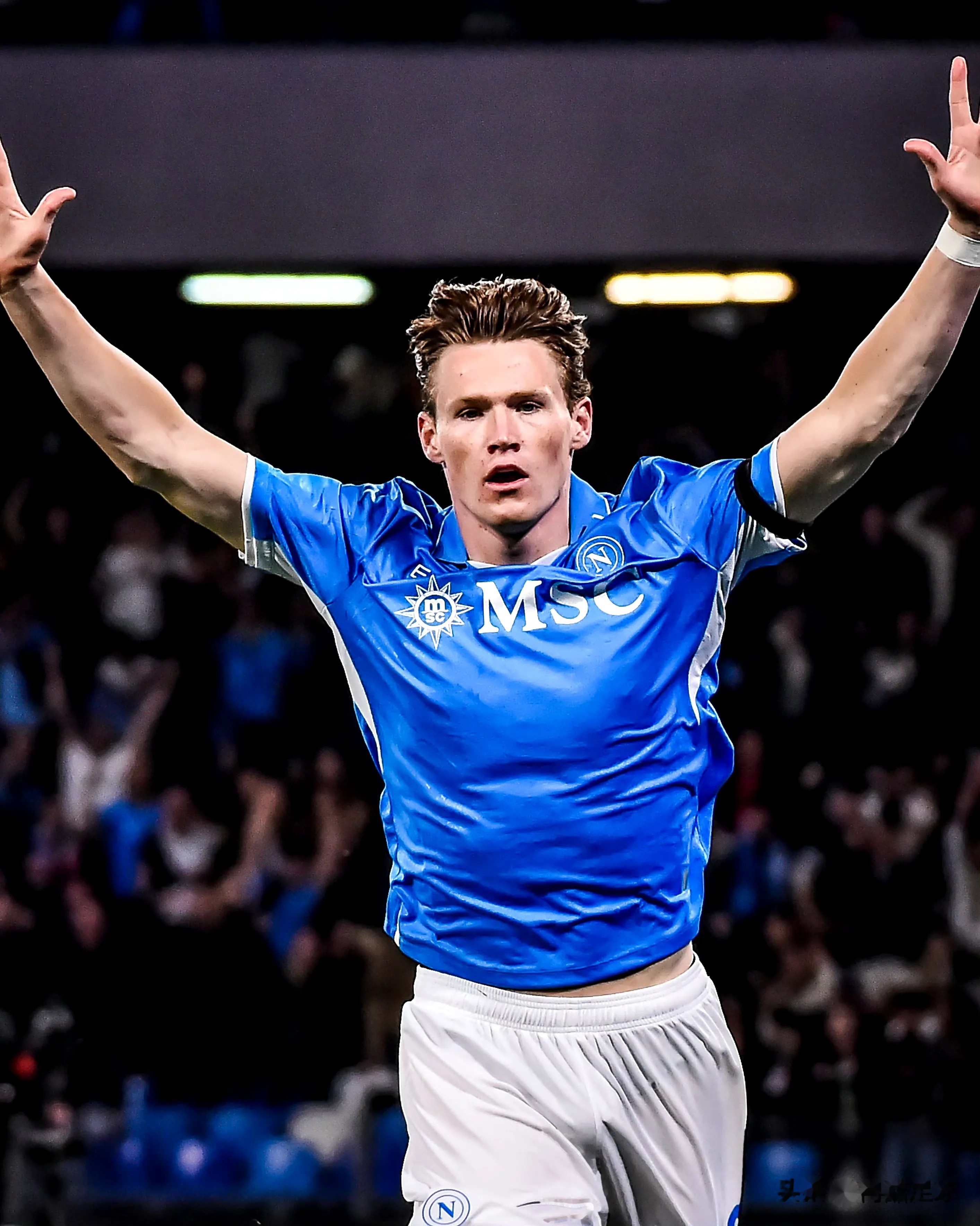 关于今夜那不勒斯调整名单以备意大利杯；门线救险环节打磨；气氛紧张；年轻球员得到机会的信息