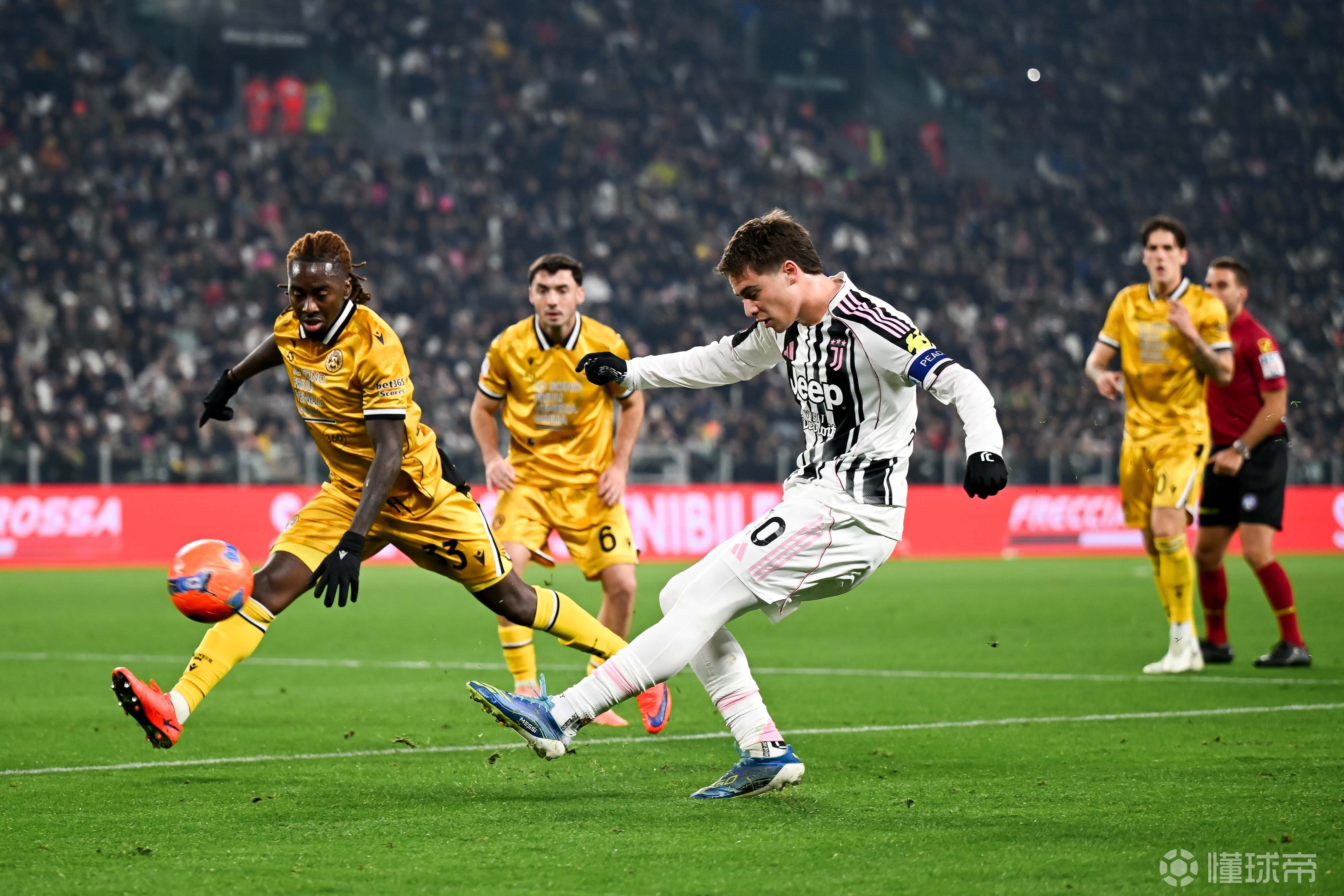 关于今夜那不勒斯调整名单以备意大利杯；门线救险环节打磨；气氛紧张；年轻球员得到机会的信息