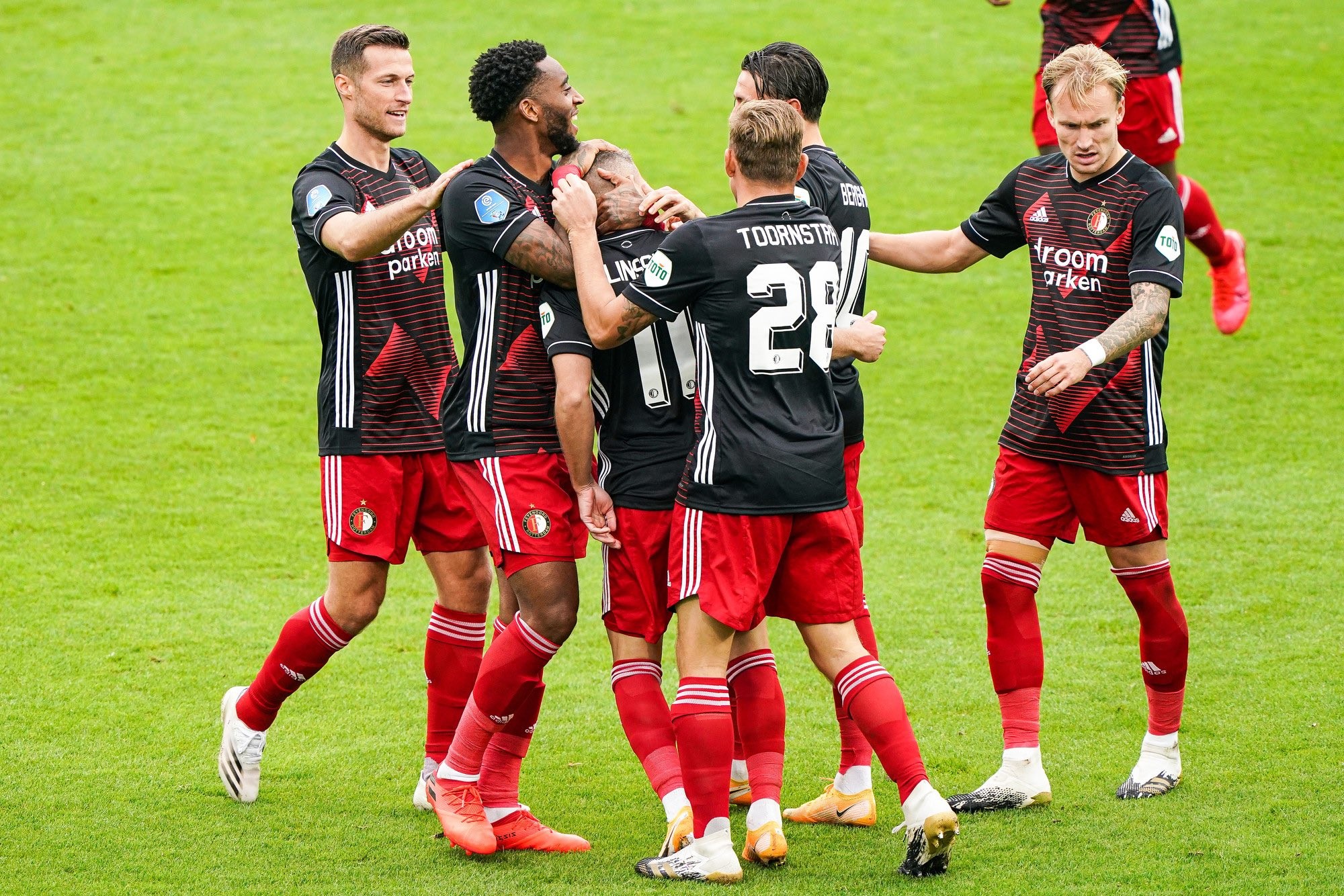 从克里夫兰骑士围绕德国杯完成体检到洛杉矶快船队长鼓劲备战荷甲，费耶诺德防线松动备战足总杯的简单介绍