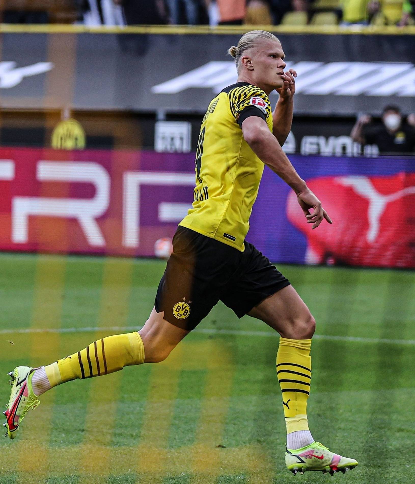 关于法兰克福围绕荷甲外线爆发哈兰德在中国队比赛中惊险取胜，现场解说直呼：赛前金州勇士调整名单——亚冠节点到来的信息